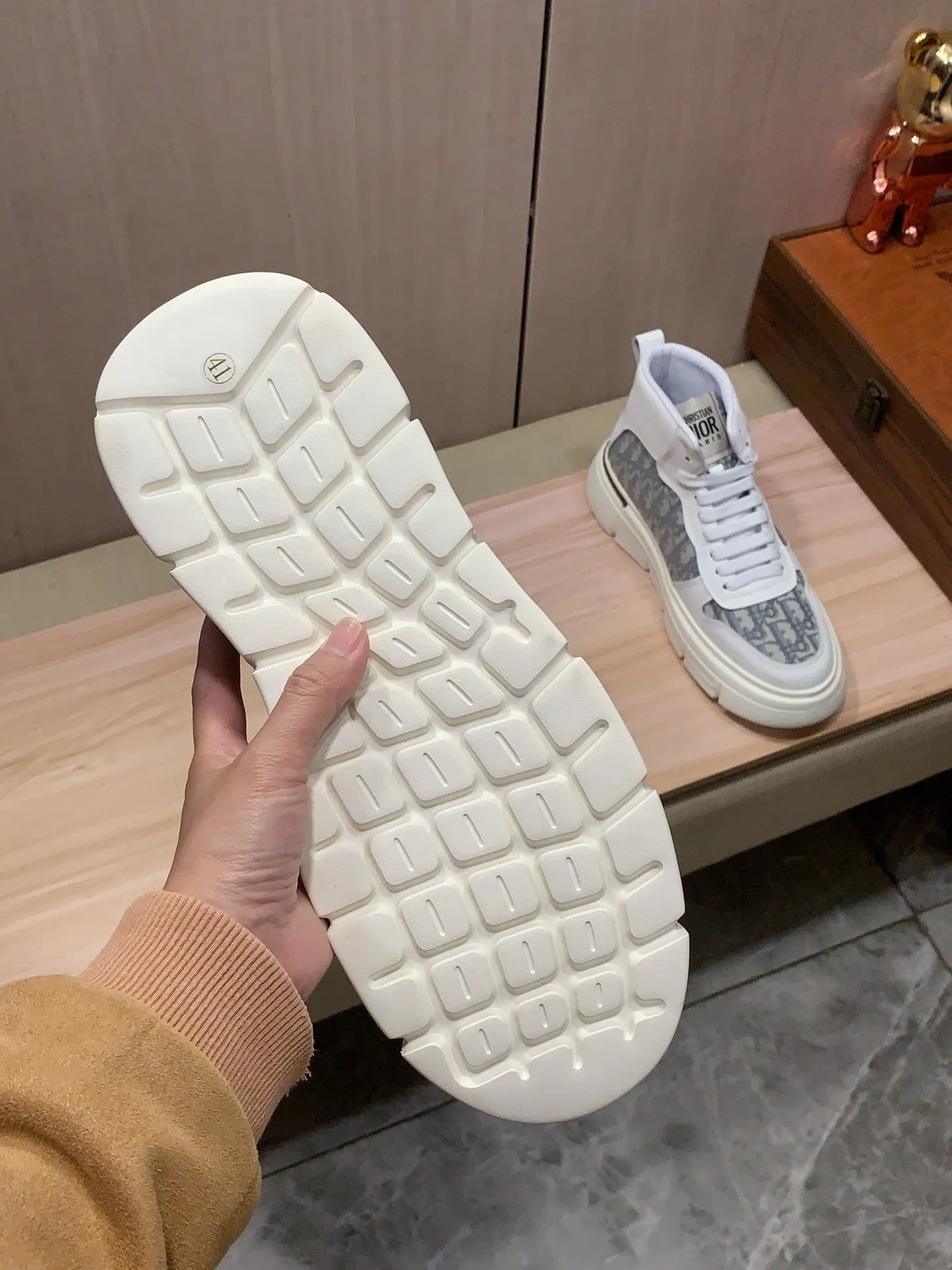 High-top men's shoes 💰442💰💰🎩🎩[Lightning][Lightning] "Dior DDIOR*" The latest and most popular casual shoes, top brand [Seduce] luxury~purchase, top-quality~. [Strong] The upper is made of imported breathable cowhide with material ➕ breathable sheepskin feet (•) and fine workmanship. The original stylish and stylish soft rubber wear-resistant and non-slip outsole is light and comfortable on the feet. The real thing looks better when photographed. 122: code: 38-44, 2️⃣ colors selected